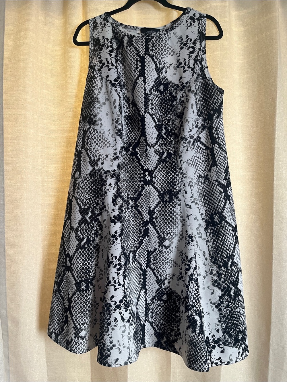 Karen Kane women’s Sleeveless Snake-Print A-Line Dress